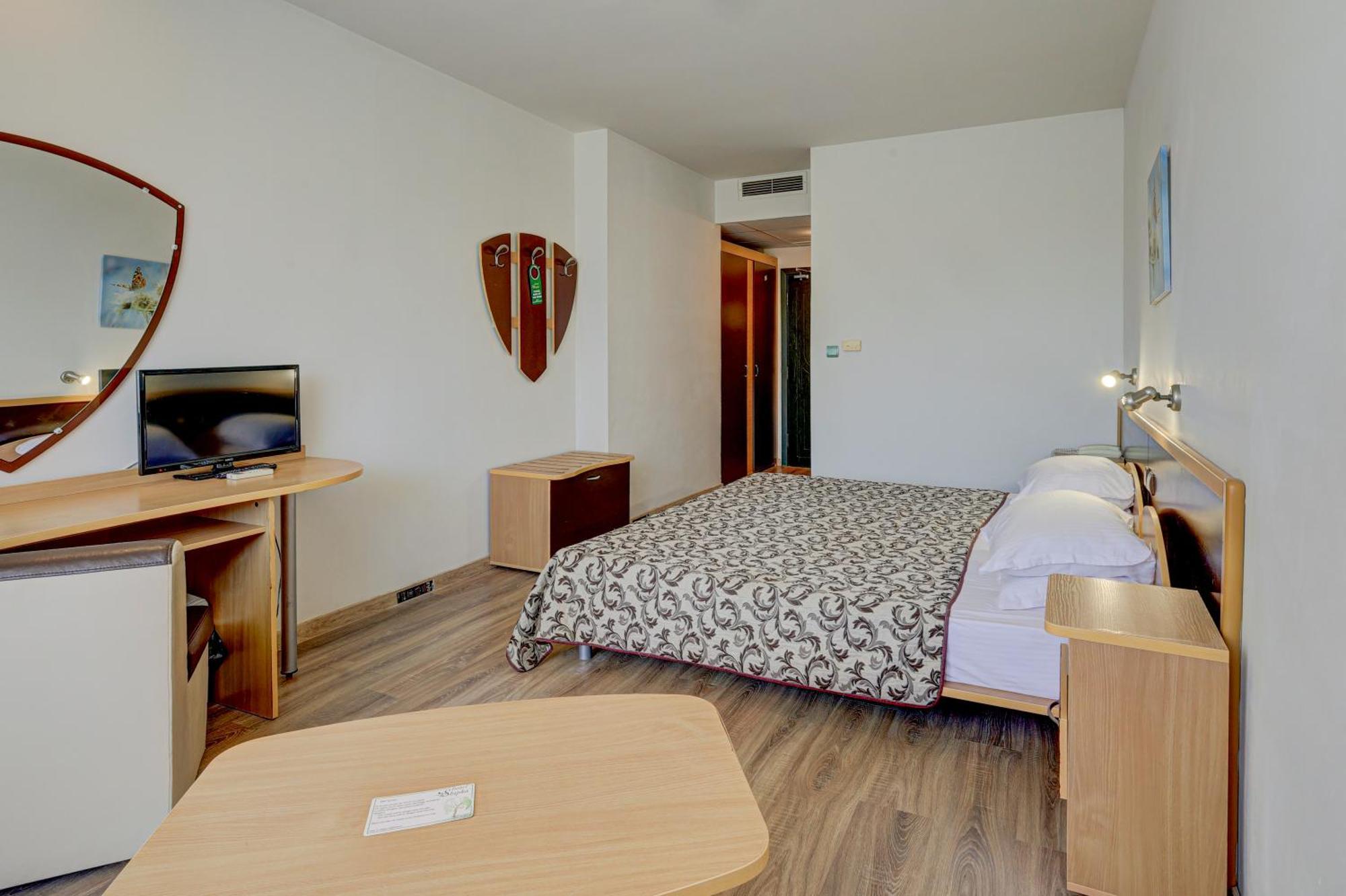 Camera Matrimoniale/Doppia con Letti Singoli con Vista Mare (2 Adulti + 1 Bambino)